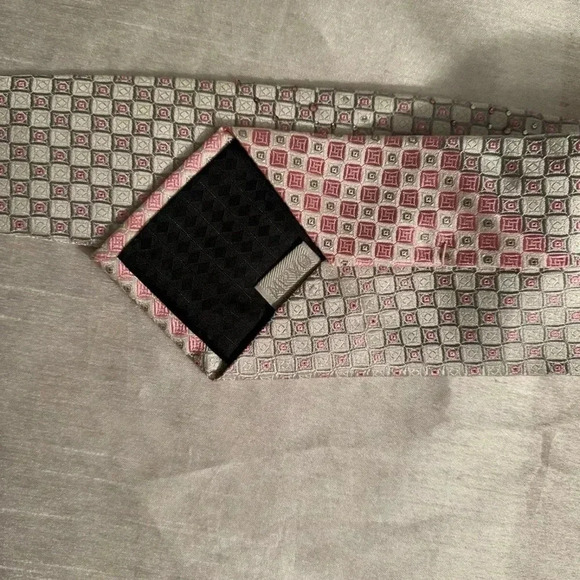 Georgia Ferri Gray White And Pink Studded Tie - Picture 4 of 5